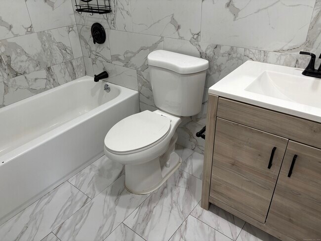 Building Photo - 7 Arch St