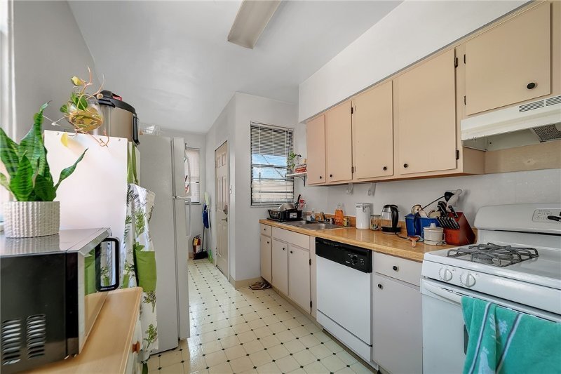 Building Photo - 2311 Sherbrook St