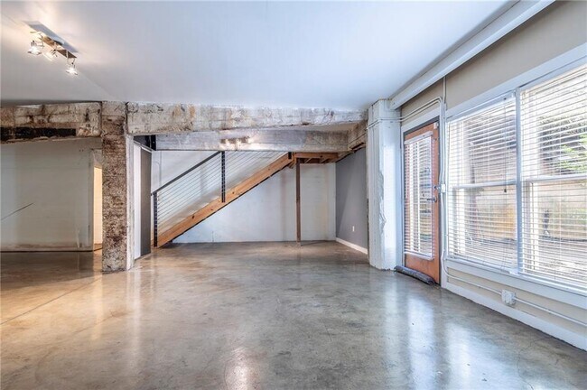 Building Photo - 244 Peters St SW