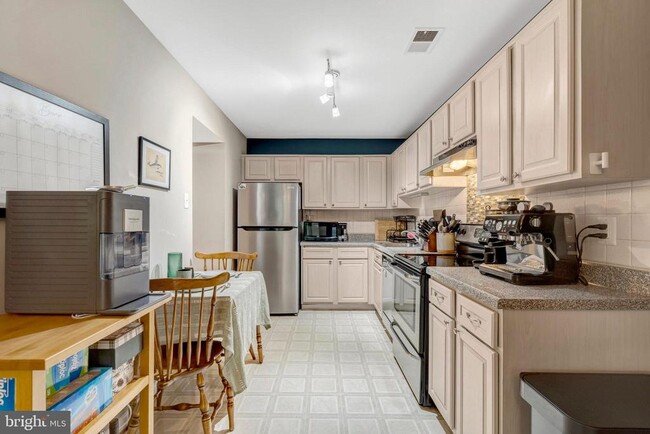 Building Photo - 5602 Summer Oak Way