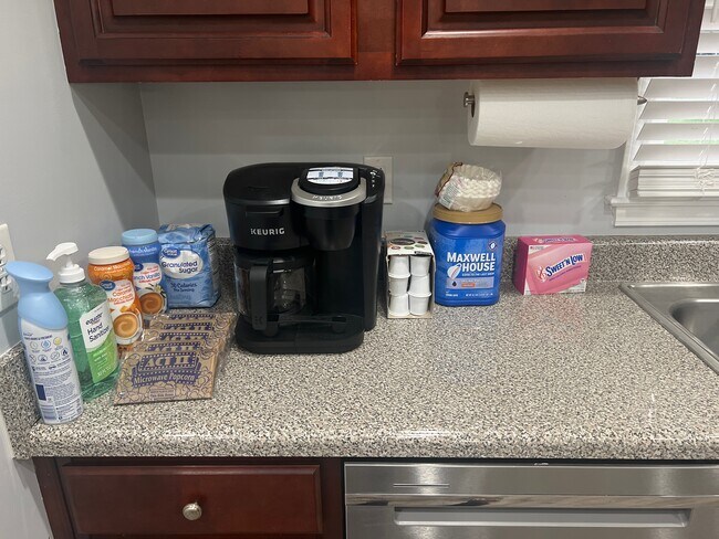 Building Photo - 190 Oak St