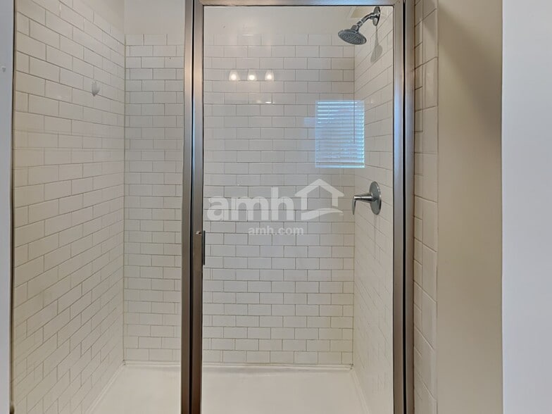 Building Photo - 417 Oscar Way