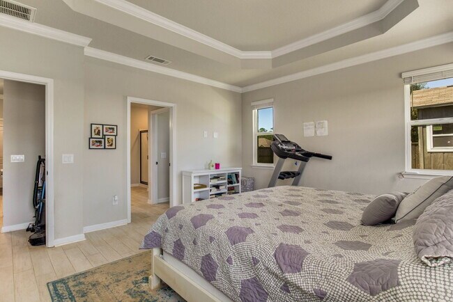 Building Photo - Bright, Beautiful Home in the Highly Desirable Sunrise Gated Community!