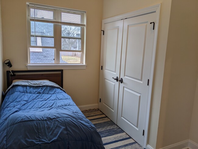 2nd Bedroom - 225 W Pastorius St