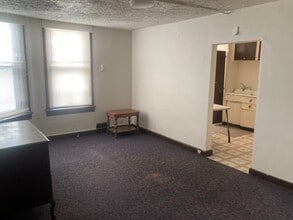 Building Photo - 3431 W Kilbourn Ave