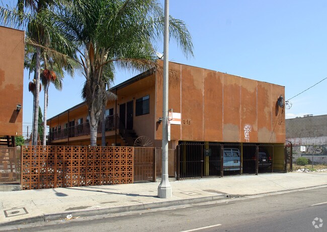 Building Photo - 835 W Vernon Ave