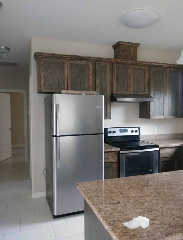 Building Photo - 210 Fig Dr