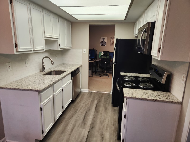 Building Photo - 10210 Bushman Dr