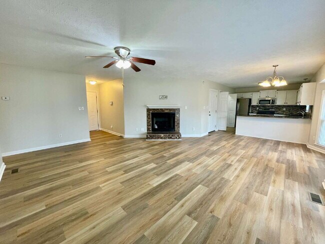 Building Photo - Newly Updated 3-Bed, 2-Bath Nest in Fayett...