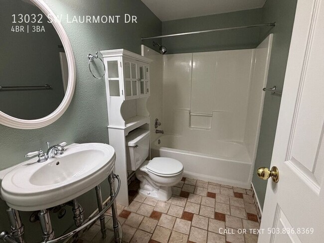 Building Photo - 13032 SW Laurmont Dr