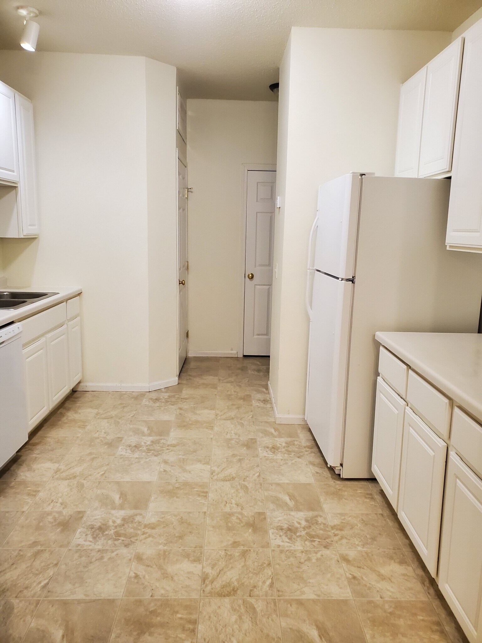 Building Photo - 10 Bridgewater Trl