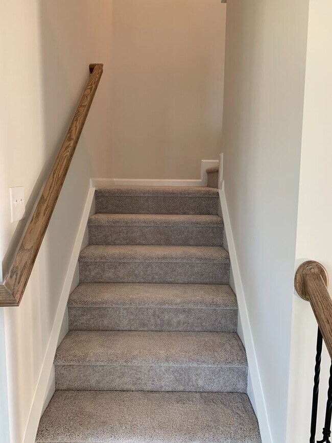 Building Photo - Resort life for your family in the Palisades!