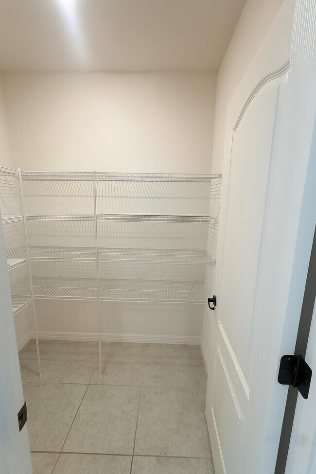 Building Photo - 1963 SW Import Dr