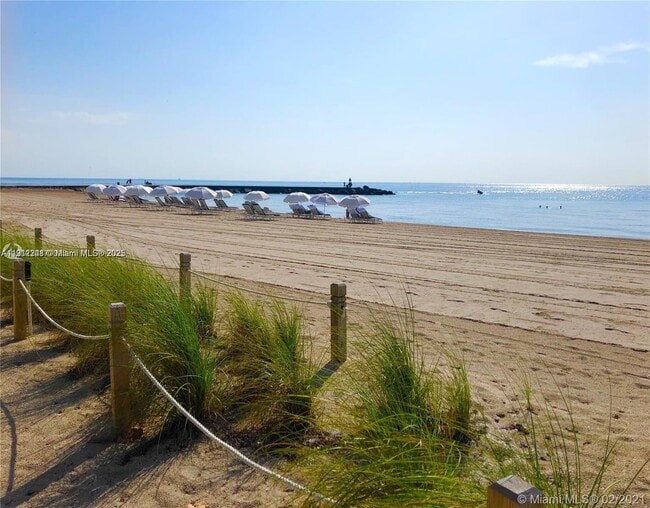 Building Photo - 10185 Collins Ave