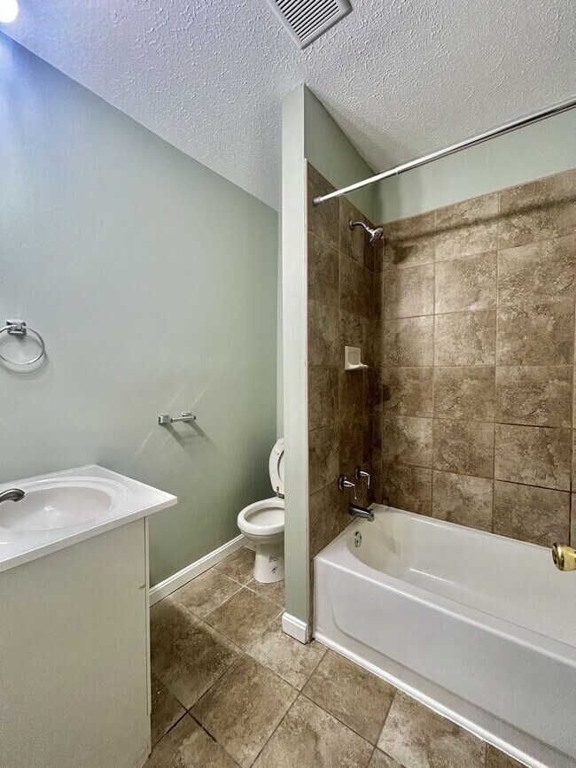 Building Photo - 3062 Kerper Ave