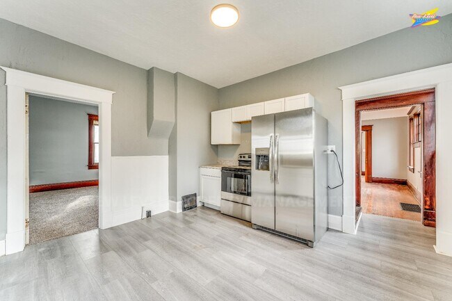 Building Photo - 305 N Pennsylvania Ave