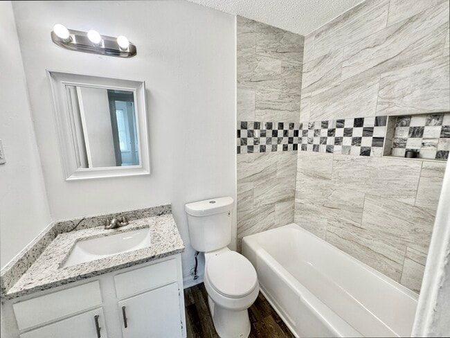 Building Photo - 3804 Walsingham Dr