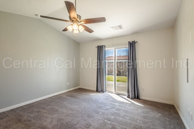 Building Photo - 3 Bedroom/2 Bath Home in Tyner Ranch - $22...