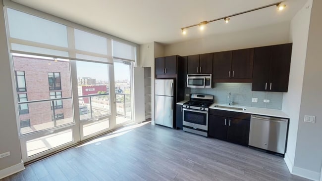 Building Photo - 706 S Sherman St