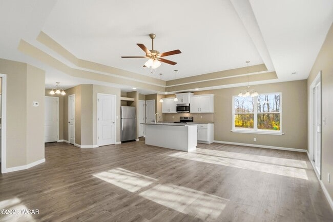 Building Photo - 2882 Lake Cir Dr