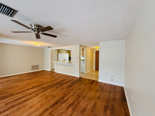 Building Photo - 7910 Lilac Dr