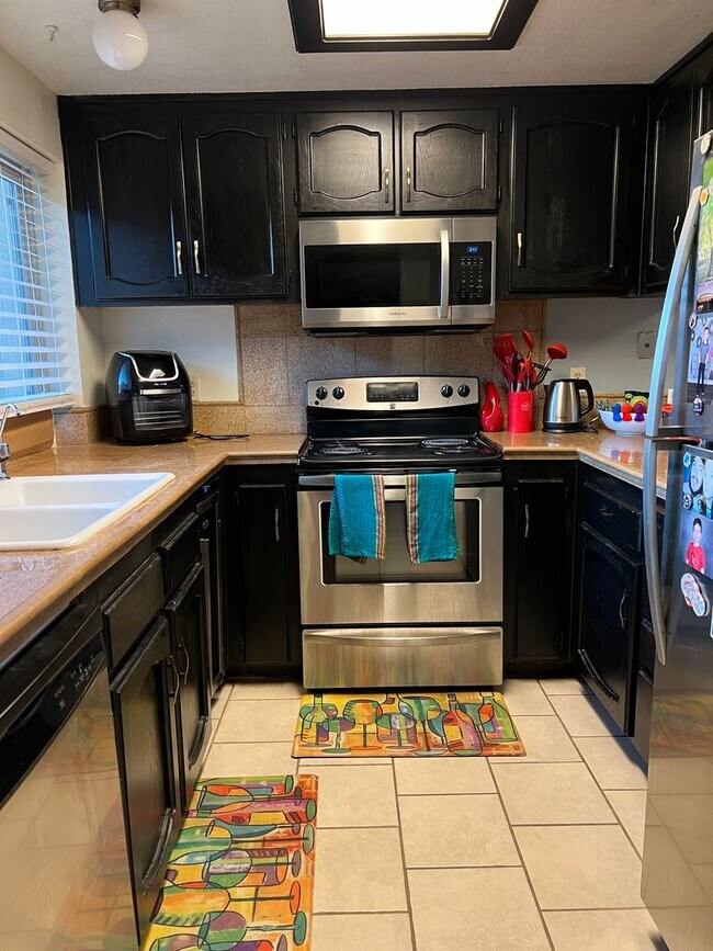 Building Photo - TOWNHOME IN MESA DEL SOL!