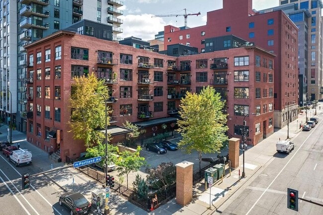 Building Photo - 607 Washington Ave S
