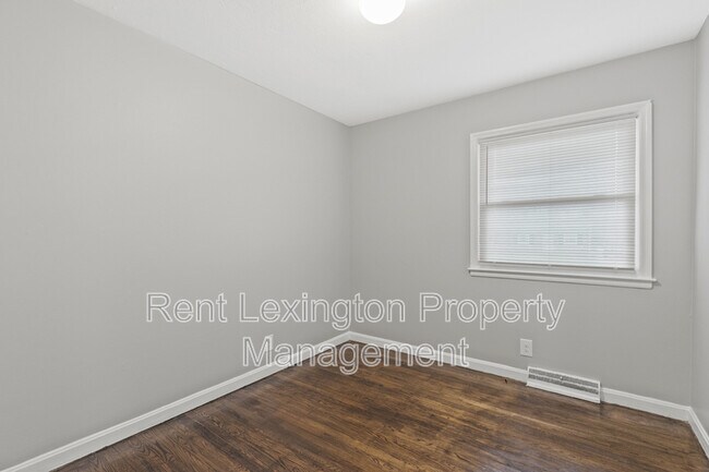 Building Photo - 328 Harvard Dr