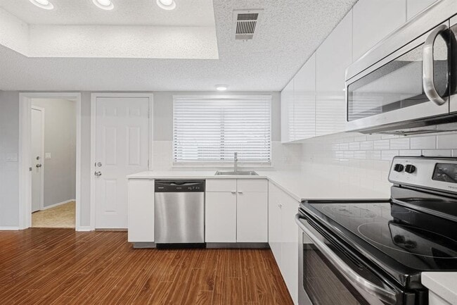 Building Photo - 11605 Gungrove Cir