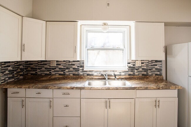 Building Photo - 2141 Philadelphia Dr