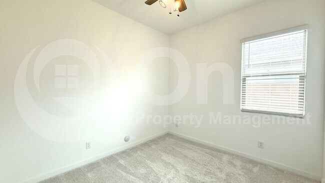 Building Photo - 9509 S 39th Dr