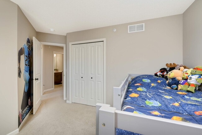 Building Photo - 848 Roselyn Dr