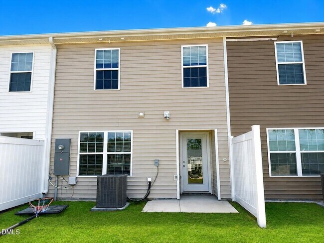Building Photo - 3307 Alibird Ln