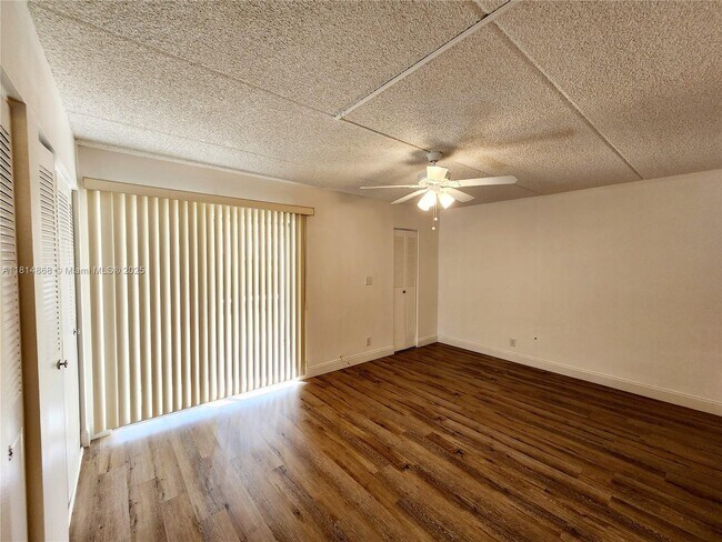 Building Photo - 700 Village Green Ct