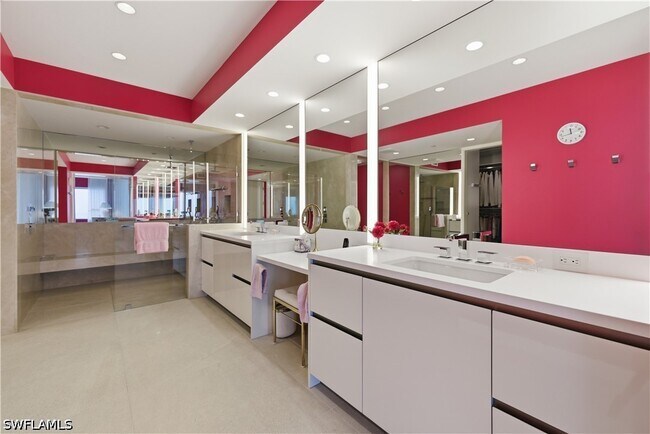 Building Photo - 8665 Bay Colony Dr
