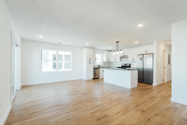 Building Photo - 746 Seaport Dr.