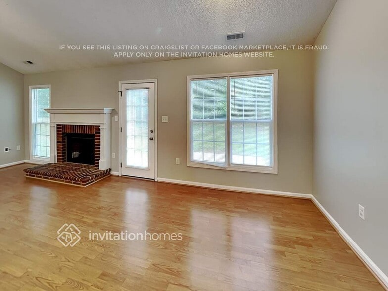 Building Photo - 321 Tamarack Dr