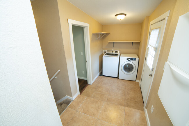 "Mud room". Washer and Dryer included. - 5410 Monaco St