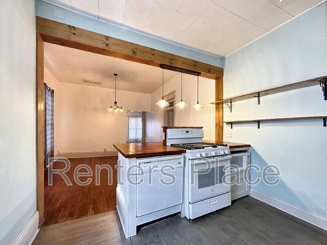 Building Photo - 321 E Greeley St