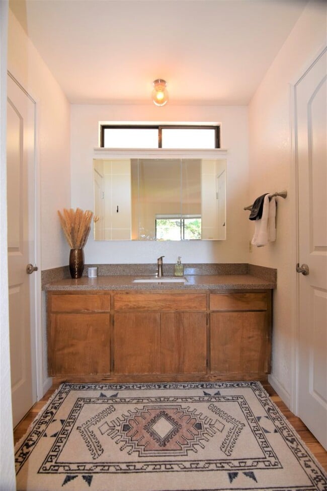 Building Photo - Beautiful 4bd/ 2.5 ba House