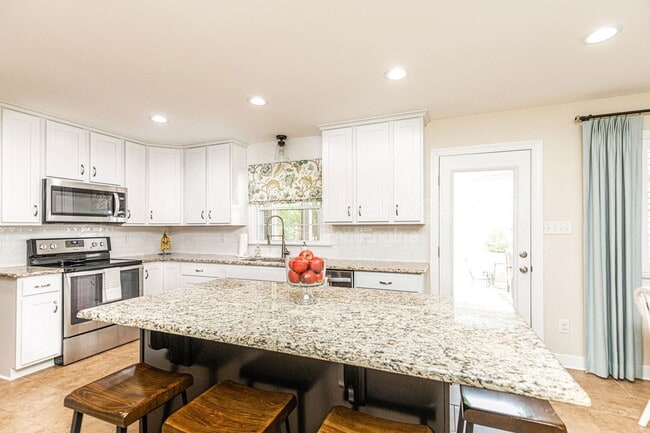 Building Photo - 9133 Robin Ridge Dr