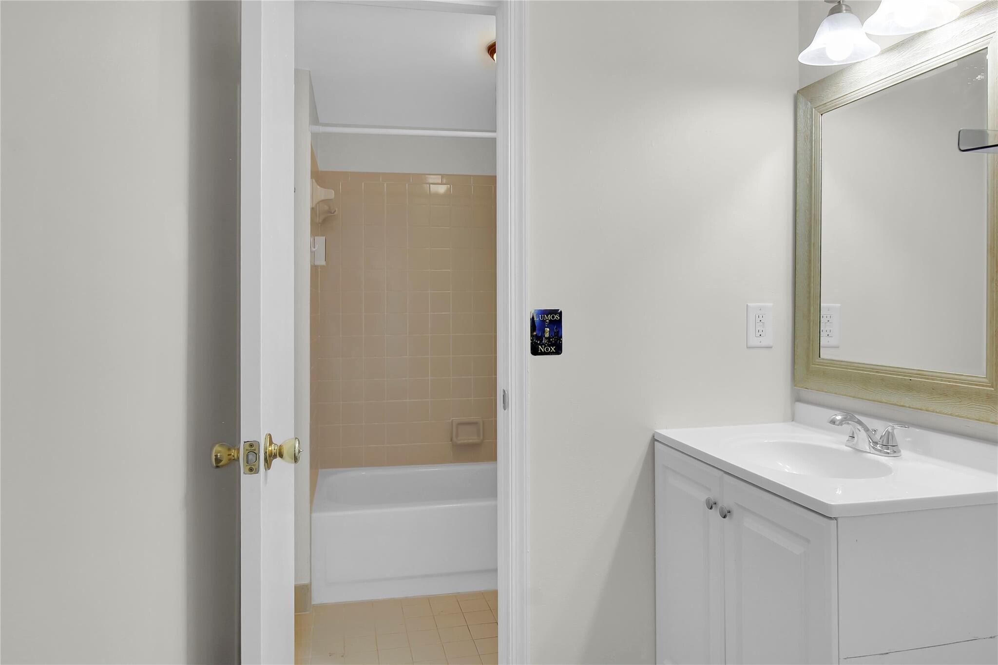 Building Photo - 7801 Courtyard Run W