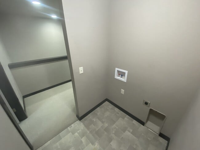 Building Photo - 3220 Savannah St