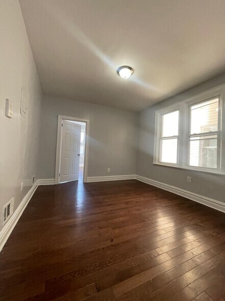 Building Photo - 154 Terhune Ave