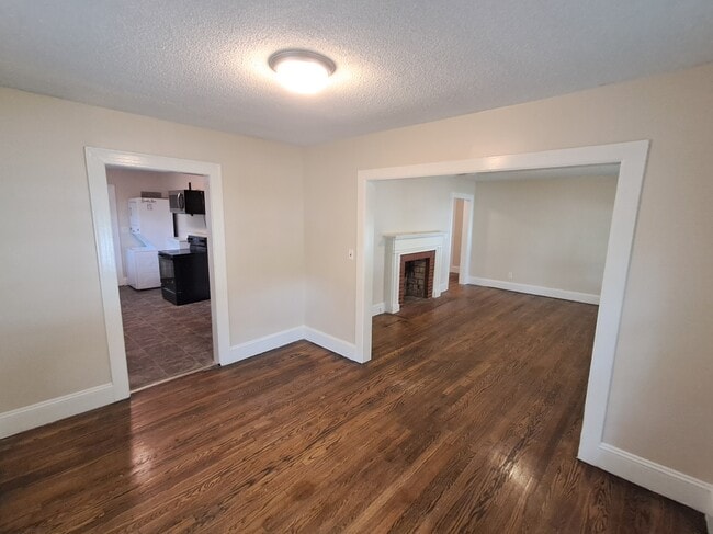 Building Photo - 1209 S Greene St