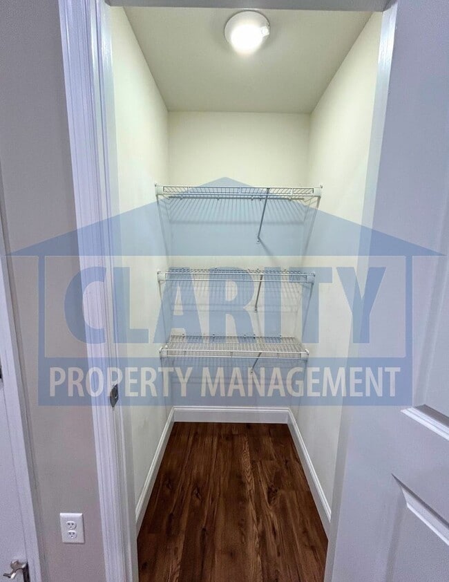 Building Photo - Newly Constructed Townhome!