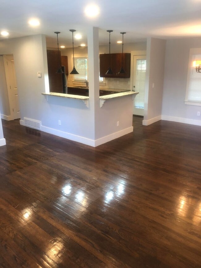 Building Photo - 3 Bed, 2 Bath Home Near Atlanta