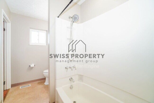 Building Photo - 2928 Landon Dr