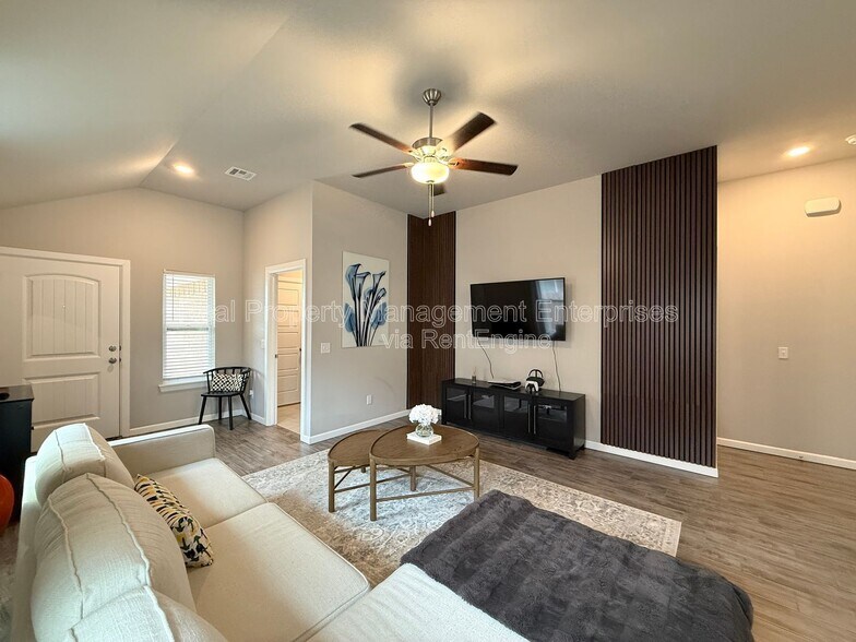 Building Photo - 4612 Prominence Dr