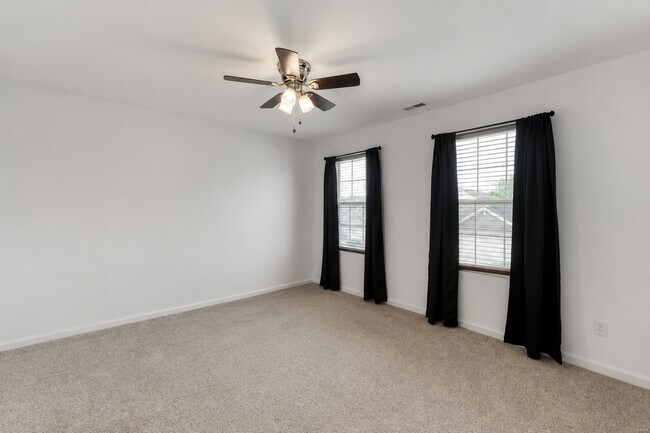 Building Photo - 1824 English Oak Dr